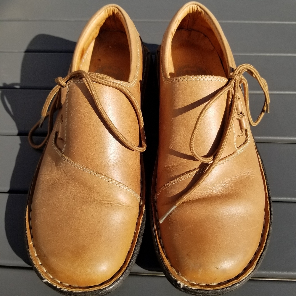 UC leather casual shoes